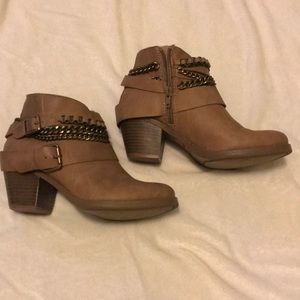 Ankle boots with chain detail